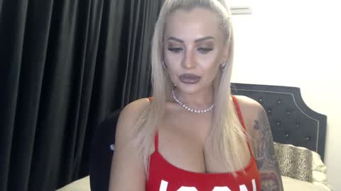 Snapshot of lovelyblondyxxx chatting on 12/09/24, 12:12 PrAllinXXXa online show from 12/09/24, 12:12