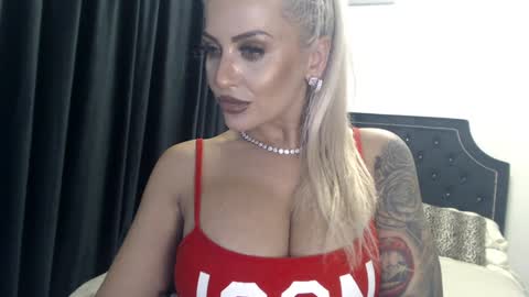 Snapshot of lovelyblondyxxx chatting on 12/09/24, 03:18 PrAllinXXXa online show from 12/09/24, 03:18