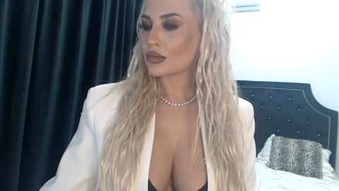 Snapshot of lovelyblondyxxx chatting on 12/12/24, 11:03 PrAllinXXXa online show from 12/12/24, 11:03