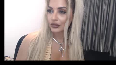 Snapshot of lovelyblondyxxx chatting on 02/13/25, 01:29 PrAllinXXXa online show from 02/13/25, 01:29