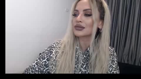 Snapshot of lovelyblondyxxx chatting on 02/17/25, 10:58 PrAllinXXXa online show from 02/17/25, 10:58