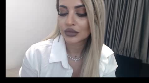 Snapshot of lovelyblondyxxx chatting on 02/21/25, 01:44 PrAllinXXXa online show from 02/21/25, 01:44