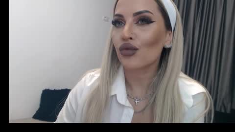 Snapshot of lovelyblondyxxx chatting on 02/24/25, 10:58 PrAllinXXXa online show from 02/24/25, 10:58