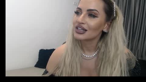 Snapshot of lovelyblondyxxx chatting on 02/27/25, 02:21 PrAllinXXXa online show from 02/27/25, 02:21