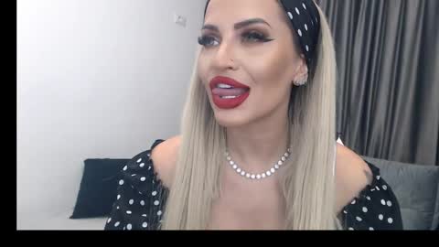 Snapshot of lovelyblondyxxx chatting on 03/07/25, 09:27 PrAllinXXXa online show from 03/07/25, 09:27