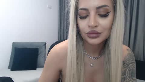 Snapshot of lovelyblondyxxx chatting on 03/11/25, 01:16 PrAllinXXXa online show from 03/11/25, 01:16