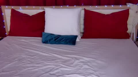 Caroline online show from 11/20/25, 02:01