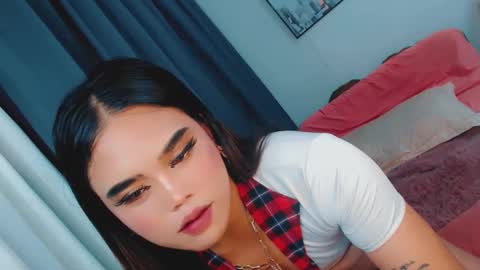 Snapshot of lovelydollsandra chatting on 02/05/25, 06:15 lovelydollsandra online show from 02/05/25, 06:15
