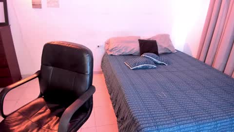 lovely   online show from 02/03/25, 08:35