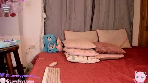 Snapshot of lovelyemma__ chatting on 01/16/26, 10:03 online show from 01/16/26, 10:03