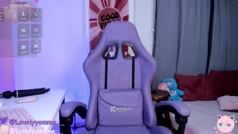 Snapshot of lovelyemma__ chatting on 02/06/26, 01:32 online show from 02/06/26, 01:32