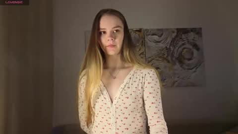 lovelygracee online show from 11/19/25, 01:55