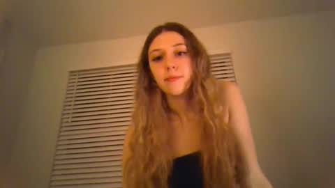 Snapshot of lovelylanaxo chatting on 05/22/26, 02:40 lana online show from 05/22/26, 02:40