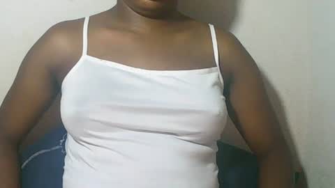 lovelylarra online show from 02/22/26, 08:18