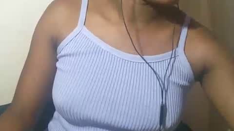 lovelylarra online show from 02/27/26, 09:31