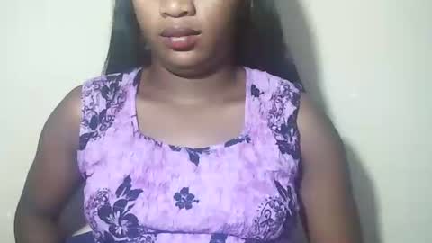 lovelylarra online show from 04/12/26, 08:47