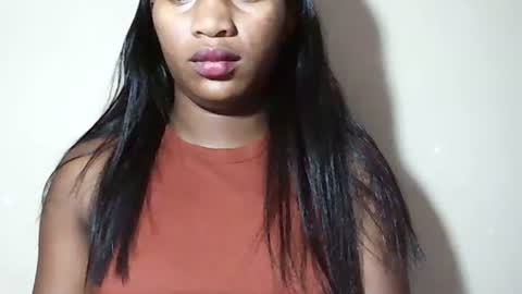 lovelylarra online show from 04/18/26, 08:07