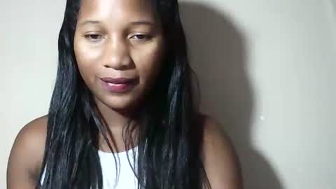 lovelylarra online show from 04/23/26, 09:19