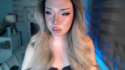 Rebeca online show from 12/16/25, 05:18