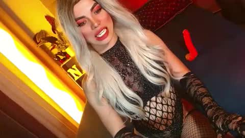 Snapshot of lovelymiss_shyna11 chatting on 05/27/26, 05:32 lovelymiss_shyna11 online show from 05/27/26, 05:32