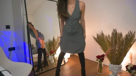 kim online show from 02/08/25, 06:01