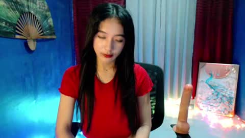 Snapshot of lovelypetite143 chatting on 07/05/26, 04:19 lovelypetite143 online show from 07/05/26, 04:19