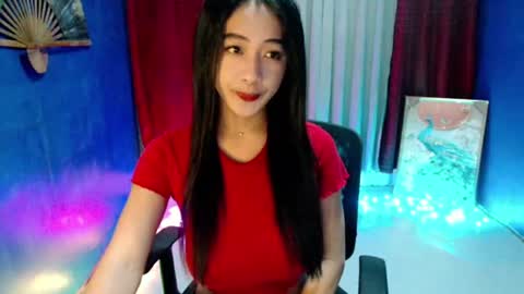 Snapshot of lovelypetite143 chatting on 07/13/26, 06:00 lovelypetite143 online show from 07/13/26, 06:00