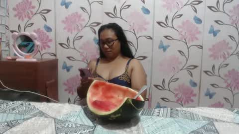 Snapshot of lovelyquey chatting on 01/20/25, 02:22 Angelquey online show from 01/20/25, 02:22