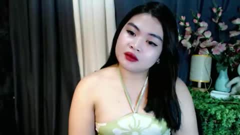 Snapshot of lovelyrhean chatting on 10/06/25, 12:41 Rhean online show from 10/06/25, 12:41