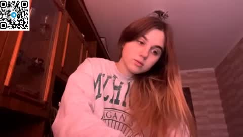 Snapshot of lovelysilk_63 chatting on 03/18/26, 06:49 ELA online show from 03/18/26, 06:49