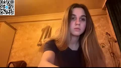 Snapshot of lovelysilk_63 chatting on 04/17/26, 07:17 ELA online show from 04/17/26, 07:17