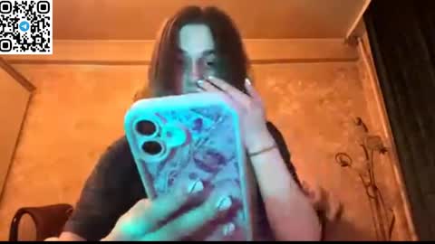 Snapshot of lovelysilk_63 chatting on 04/24/26, 06:32 ELA online show from 04/24/26, 06:32