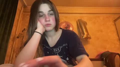 Snapshot of lovelysilk_63 chatting on 04/30/26, 06:47 ELA online show from 04/30/26, 06:47