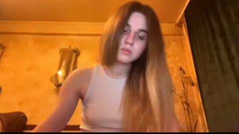 Snapshot of lovelysilk_63 chatting on 05/05/26, 06:38 ELA online show from 05/05/26, 06:38