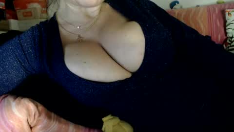 Snapshot of lovelywoman22 chatting on 02/16/25, 03:37 lovelywoman22 online show from 02/16/25, 03:37