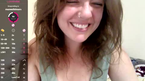 Snapshot of lovemesomemoree chatting on 01/02/25, 08:02 Connie online show from 01/02/25, 08:02