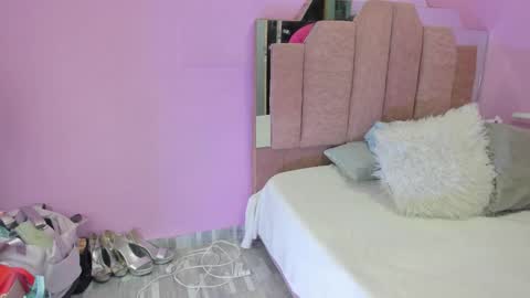 L O V E  online show from 09/23/25, 11:57