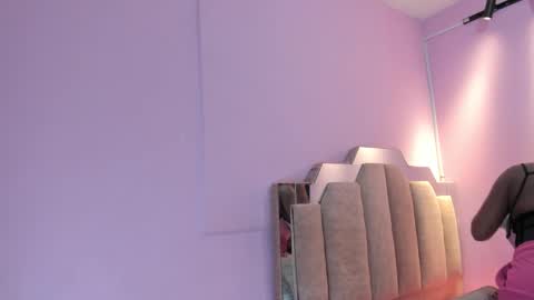 L O V E  online show from 10/10/25, 11:42