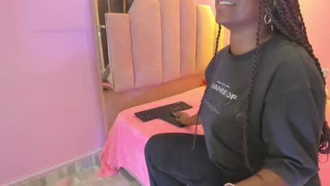 L O V E  online show from 11/28/25, 11:57