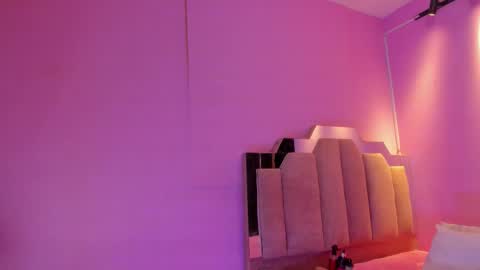 L O V E  online show from 01/07/26, 11:45