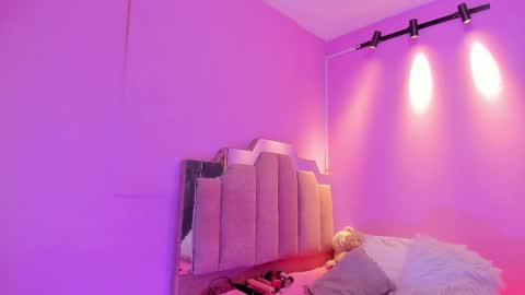 L O V E  online show from 01/09/26, 11:57