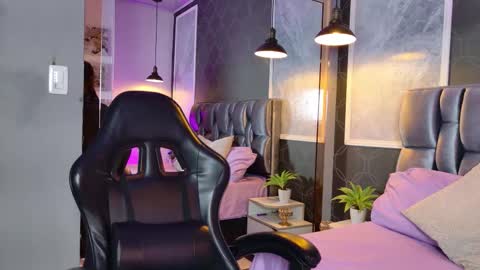 Snapshot of lovequinn_mjs chatting on 11/24/25, 09:03 Love online show from 11/24/25, 09:03