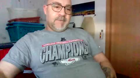 lover010983 online show from 02/05/26, 11:37