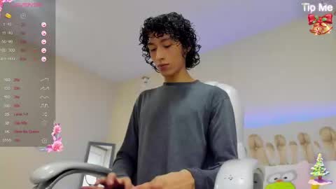 Snapshot of loverboy8_ chatting on 12/21/24, 04:41 loverboy8_ online show from 12/21/24, 04:41