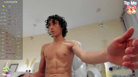 Snapshot of loverboy8_ chatting on 12/24/24, 04:11 loverboy8_ online show from 12/24/24, 04:11