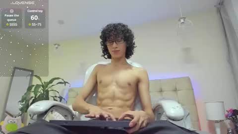 Snapshot of loverboy8_ chatting on 02/18/25, 04:04 loverboy8_ online show from 02/18/25, 04:04