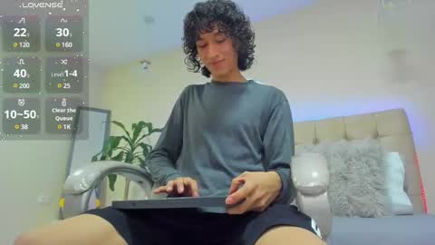 Snapshot of loverboy8_ chatting on 02/21/25, 04:18 loverboy8_ online show from 02/21/25, 04:18