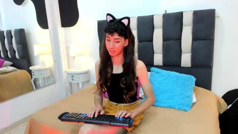 loverisu online show from 03/01/25, 08:42