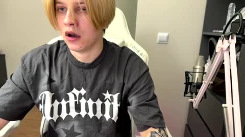 Snapshot of loverria chatting on 04/03/26, 11:30 loverria online show from 04/03/26, 11:30