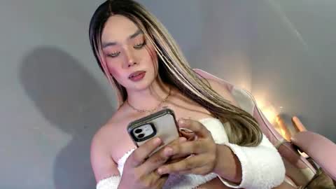 Snapshot of lovers_moon22 chatting on 02/15/25, 01:53 lovers moon22 online show from 02/15/25, 01:53